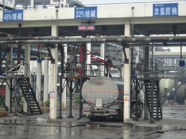 風(fēng)從虎，雨從龍，大大來(lái)了雨迎接！興發(fā)牛，大壩壯，主席來(lái)了宜昌亮！